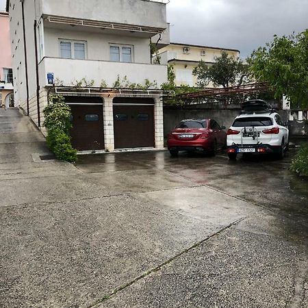 Apartments With Private Parking Башка-Вода Экстерьер фото