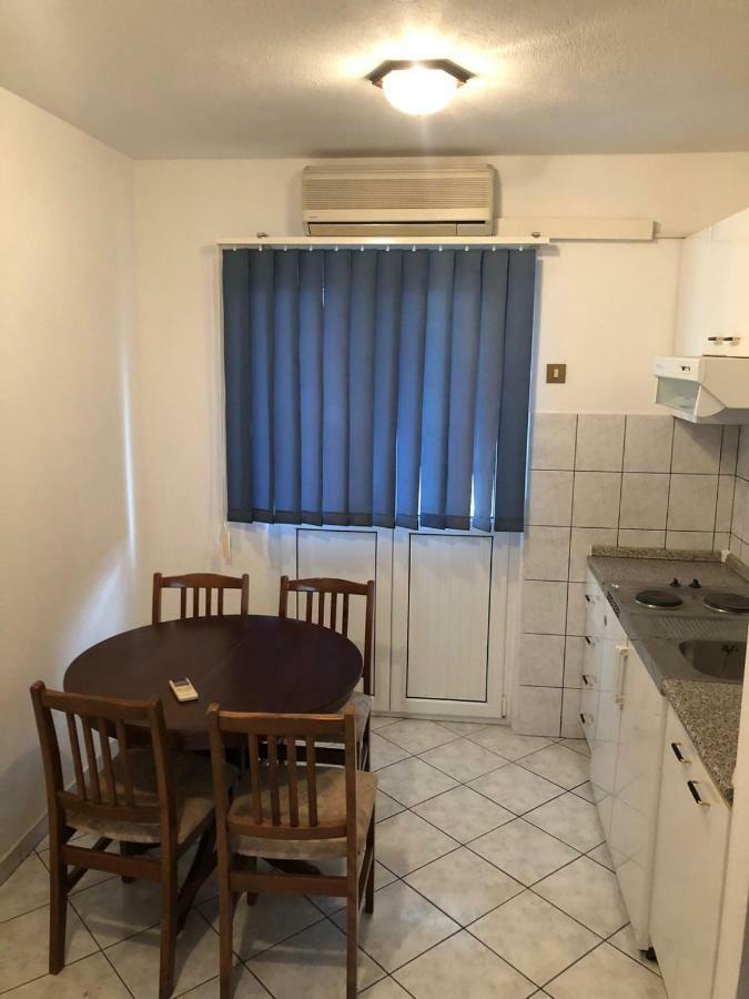 Apartments With Private Parking Башка-Вода Экстерьер фото