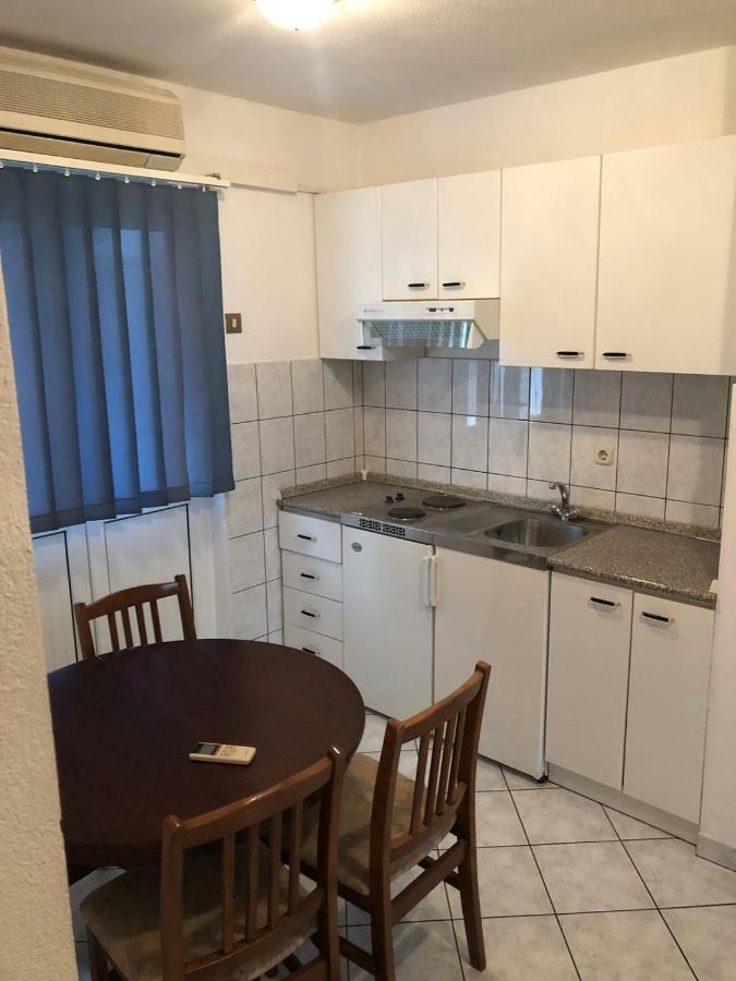 Apartments With Private Parking Башка-Вода Экстерьер фото