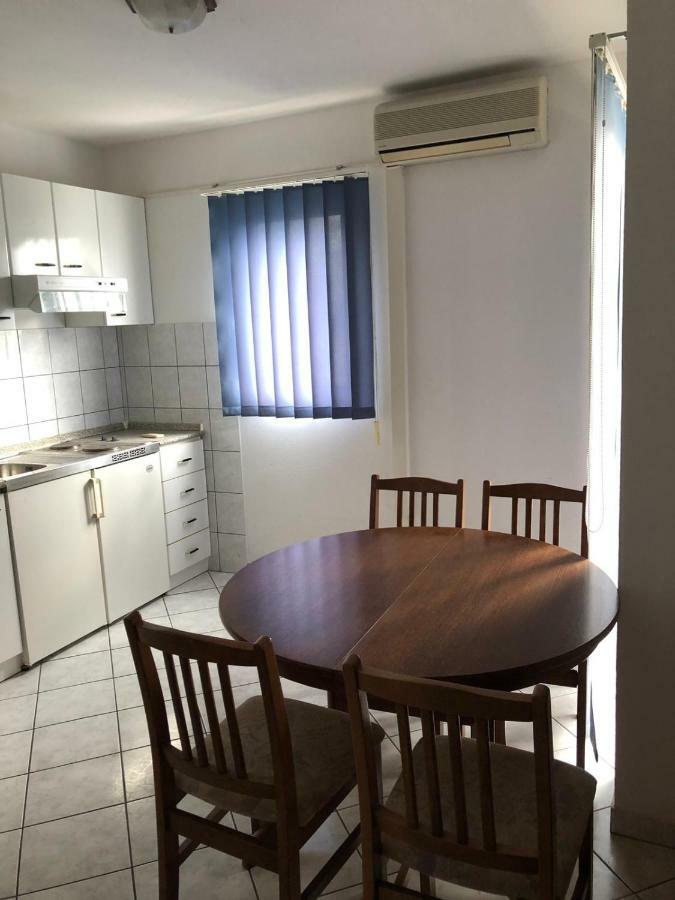 Apartments With Private Parking Башка-Вода Экстерьер фото