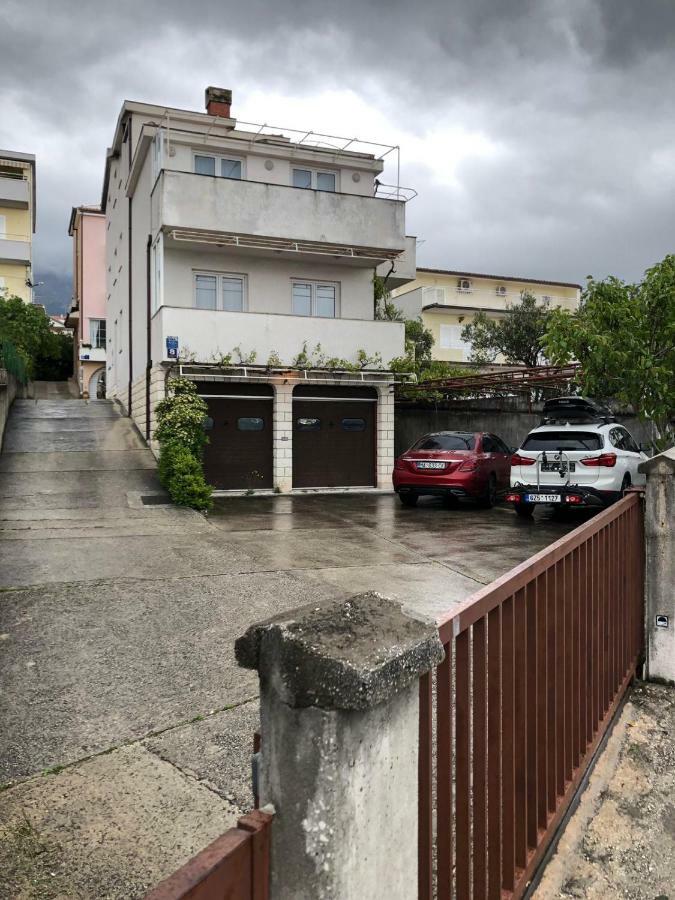 Apartments With Private Parking Башка-Вода Экстерьер фото