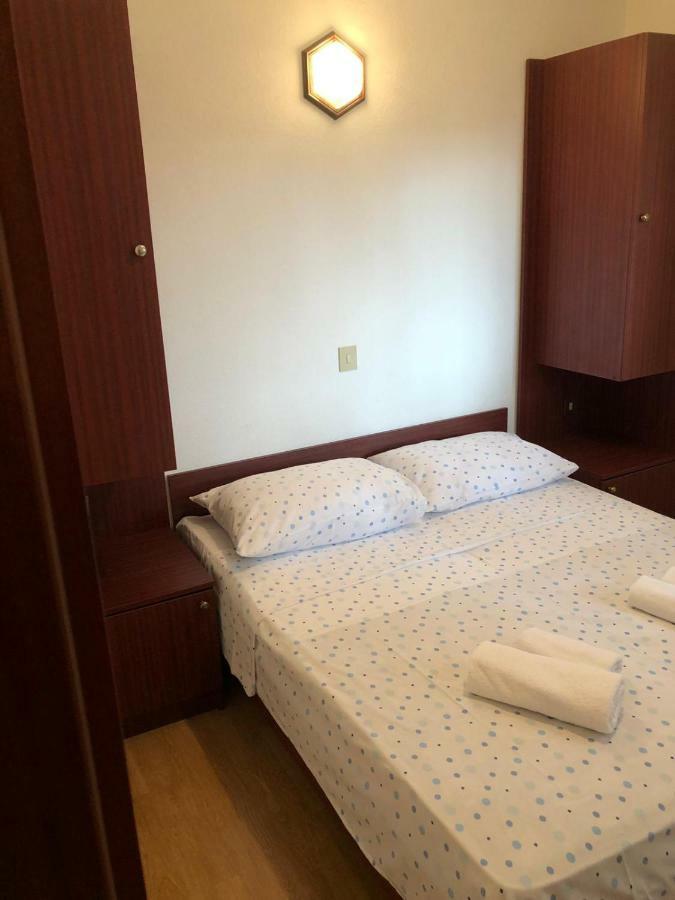 Apartments With Private Parking Башка-Вода Экстерьер фото