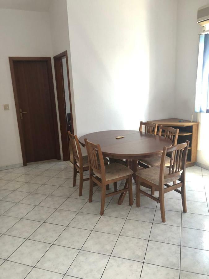 Apartments With Private Parking Башка-Вода Экстерьер фото