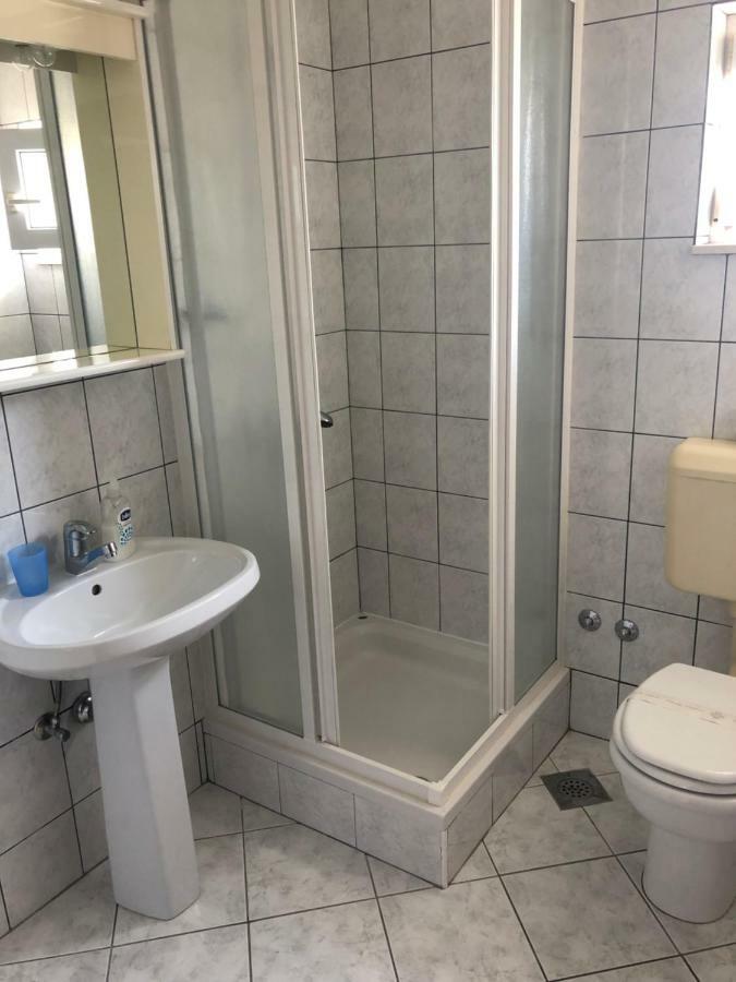 Apartments With Private Parking Башка-Вода Экстерьер фото